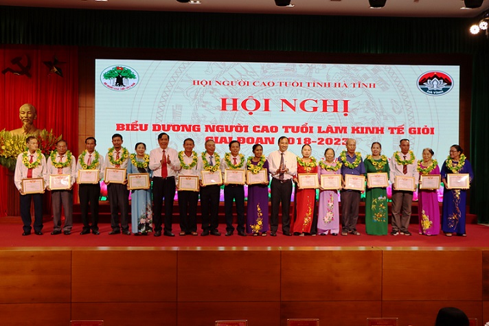 Hội NCT tỉnh Hà Tĩnh: Biểu dương NCT tiêu biểu làm kinh tế giỏi